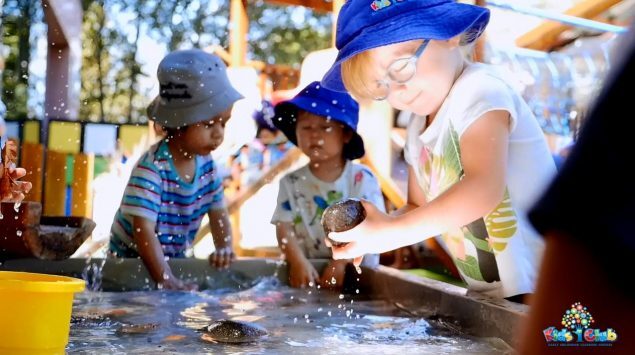 فواید آب بازی برای کودکان در فصل تابستان